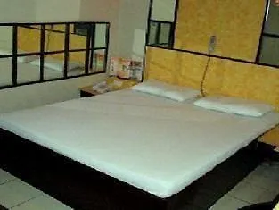 Sogo Quirino فندق 2*